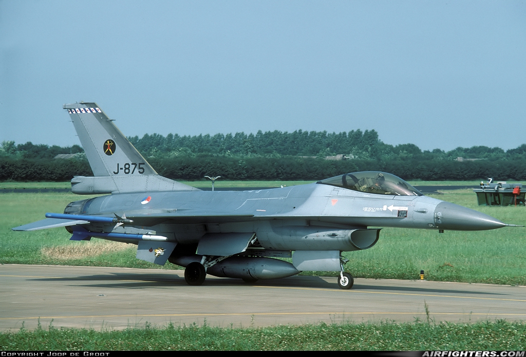 Netherlands - Air Force General Dynamics F-16A Fighting Falcon J-875 at Leeuwarden (LWR / EHLW), Netherlands