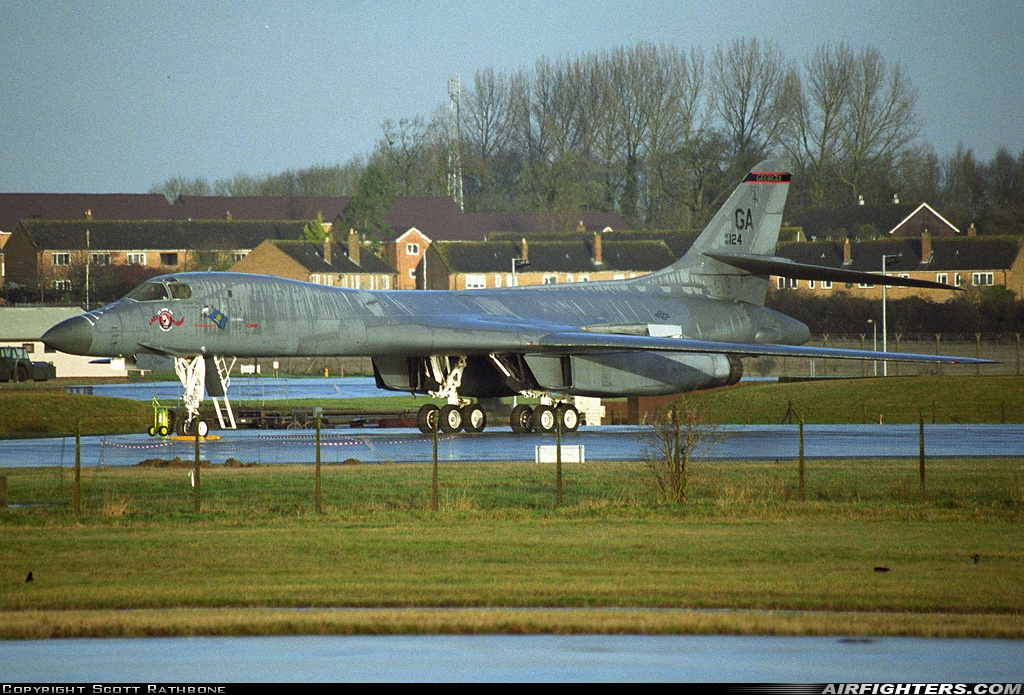 USA - Air Force Rockwell B-1B Lancer 86-0124 at Fairford (FFD / EGVA), UK