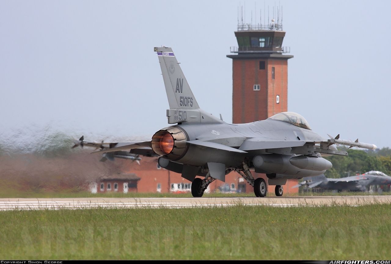 USA - Air Force General Dynamics F-16C Fighting Falcon 88-0510 at Mildenhall (MHZ / GXH / EGUN), UK