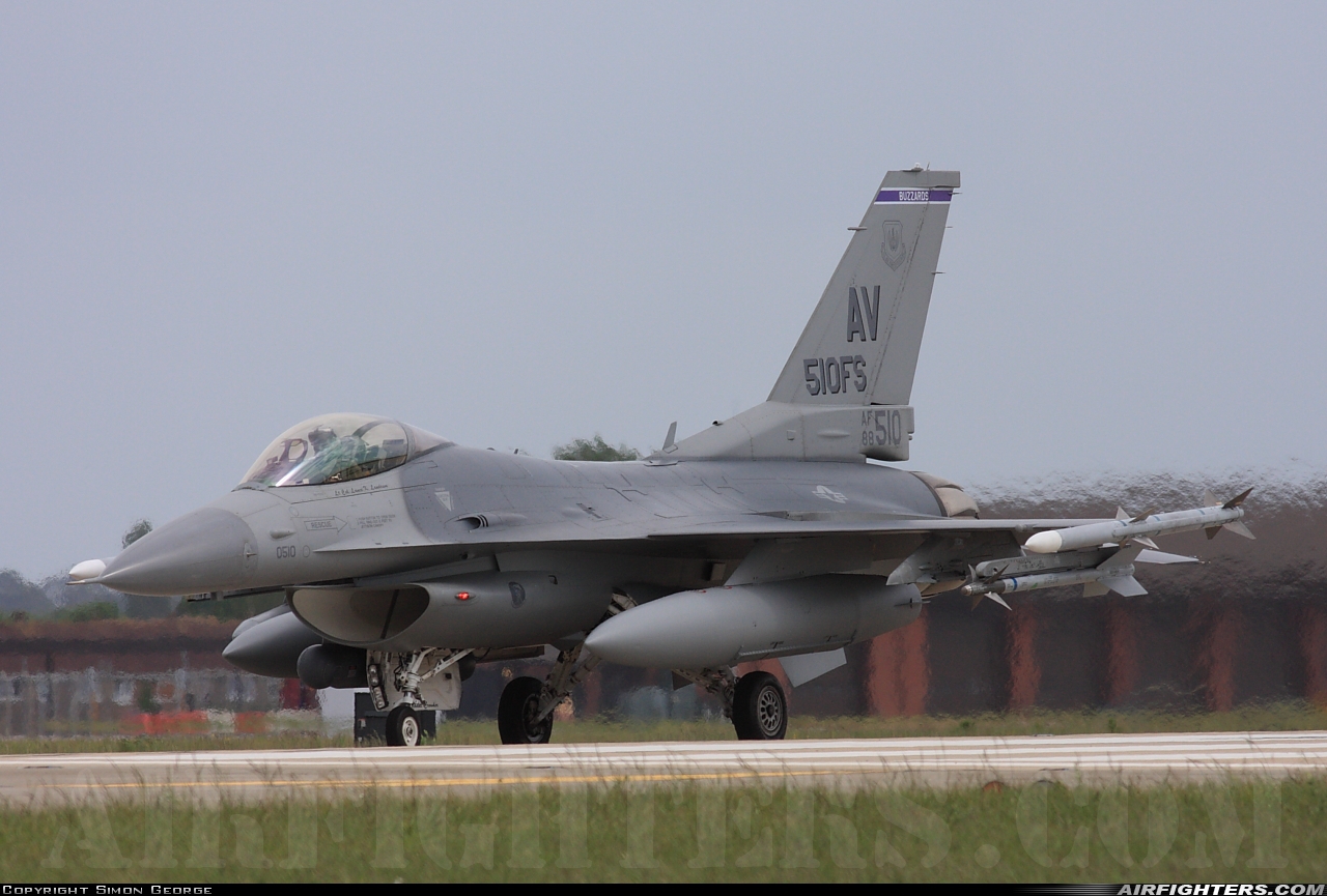 USA - Air Force General Dynamics F-16C Fighting Falcon 88-0510 at Mildenhall (MHZ / GXH / EGUN), UK