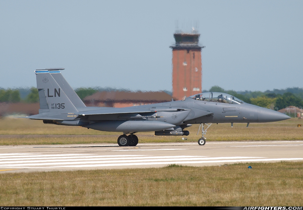 USA - Air Force McDonnell Douglas F-15E Strike Eagle 98-0135 at Mildenhall (MHZ / GXH / EGUN), UK
