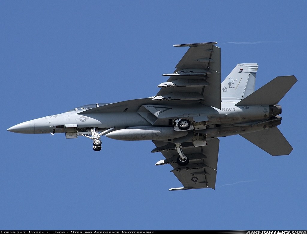 USA - Navy Boeing F/A-18F Super Hornet 165669 at Wichita - Mid-Continent (ICT / KICT), USA