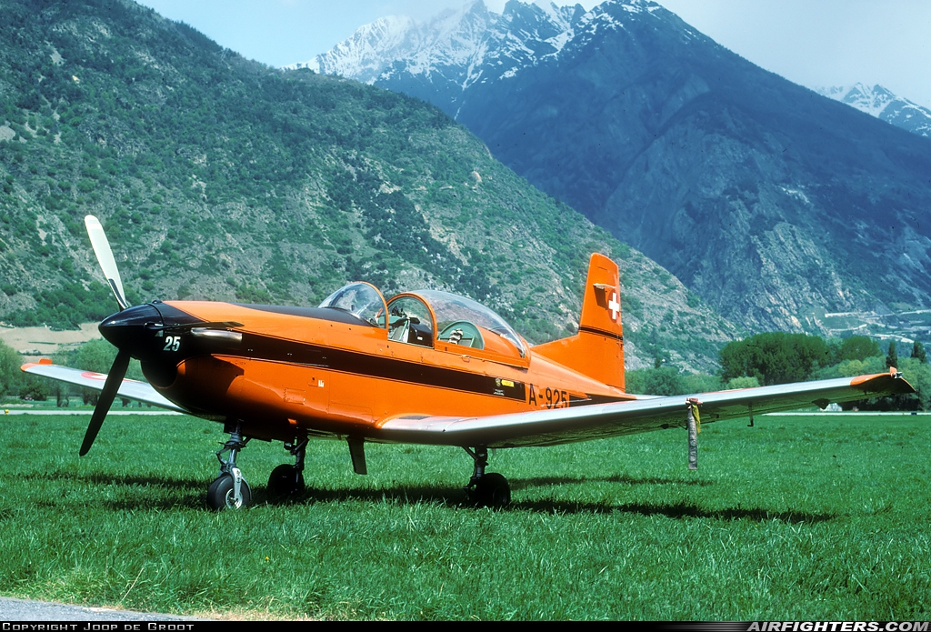 Switzerland - Air Force Pilatus PC-7 Turbo Trainer A-925 at Turtman (LSMJ), Switzerland