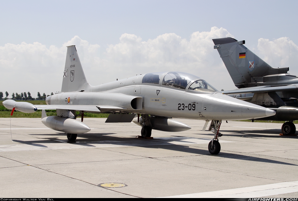 Spain - Air Force Northrop SF-5M Freedom Fighter AE.9-016 at Koksijde (EBFN), Belgium