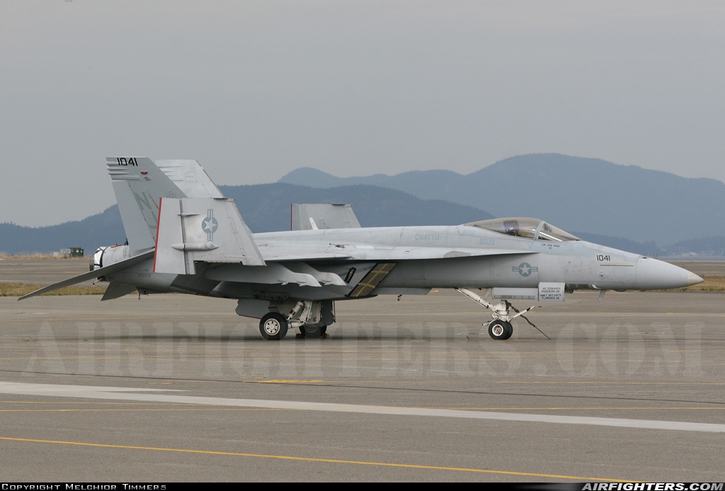 USA - Navy Boeing F/A-18E Super Hornet 165169 at Oak Harbor - Whidbey Island NAS / Ault Field (NUW), USA