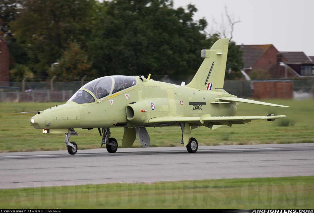 UK - Air Force BAE Systems Hawk T.2 ZK030 at Warton (EGNO), UK