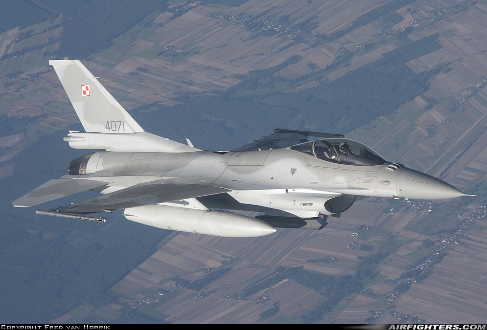 Poland - Air Force General Dynamics F-16C Fighting Falcon 4071 at In Flight, Poland