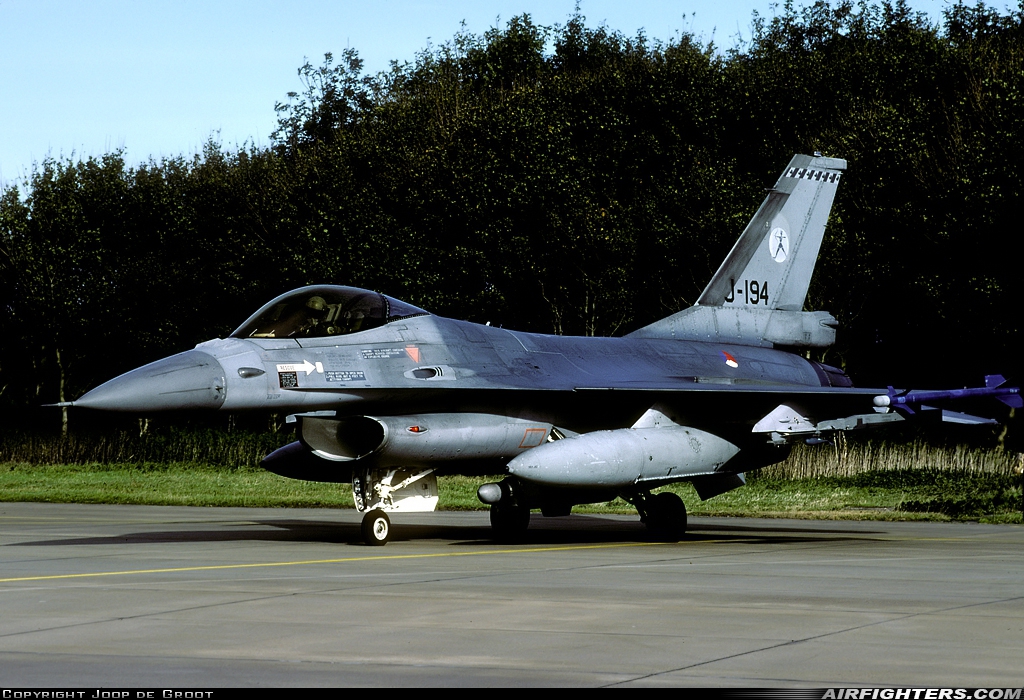 Netherlands - Air Force General Dynamics F-16AM Fighting Falcon J-194 at Leeuwarden (LWR / EHLW), Netherlands
