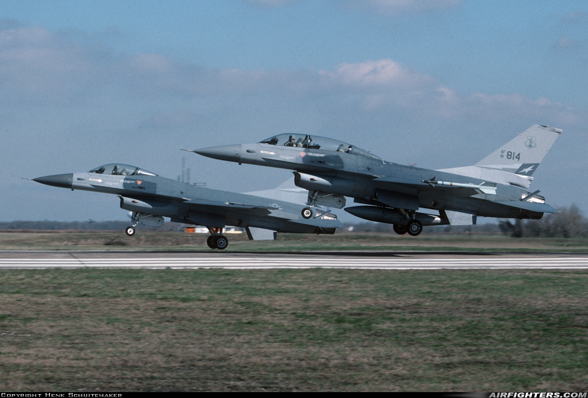 USA - Air Force General Dynamics F-16B Fighting Falcon 81-0814 at Houston - Ellington Field (AFB) (EFD), USA