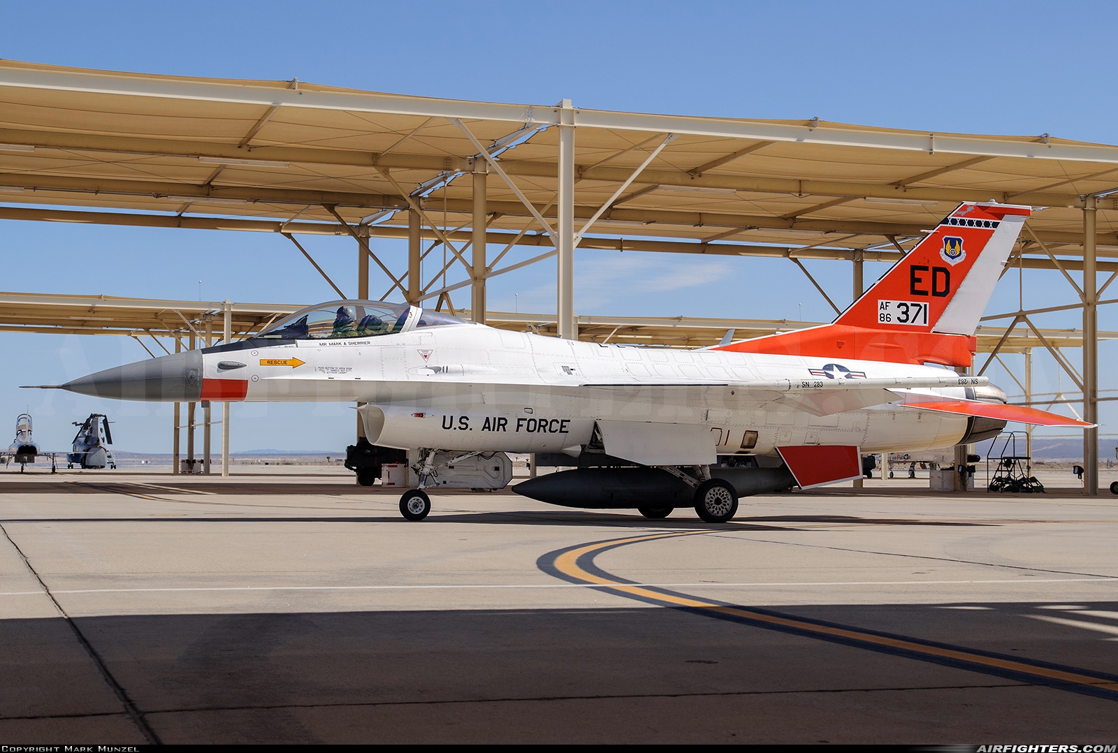 USA - Air Force General Dynamics F-16C Fighting Falcon 86-0371 at Edwards - AFB (EDW / KEDW), USA