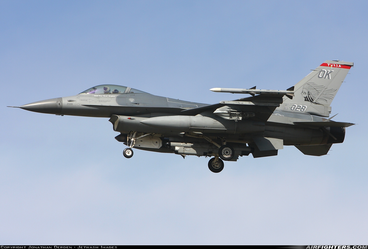 USA - Air Force General Dynamics F-16C Fighting Falcon 89-2028 at Tulsa - Int. (Municipal) (TUL / KTUL), USA