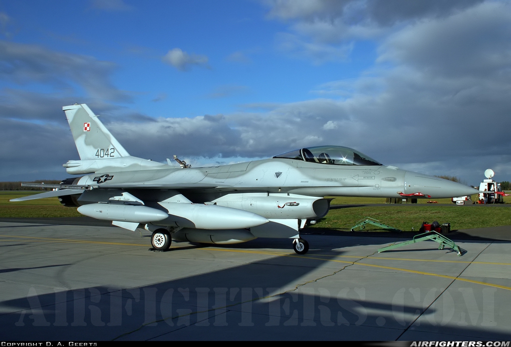 Poland - Air Force General Dynamics F-16C Fighting Falcon 4042 at Poznan / Krzesiny (EPKS), Poland