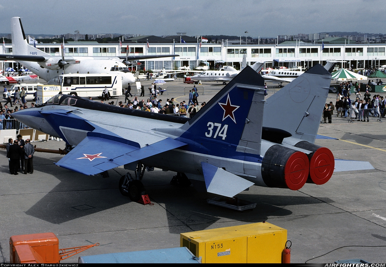 Russia - Air Force Mikoyan-Gurevich MiG-31B WHITE 374 at Paris - Le Bourget (LBG / LFPB), France