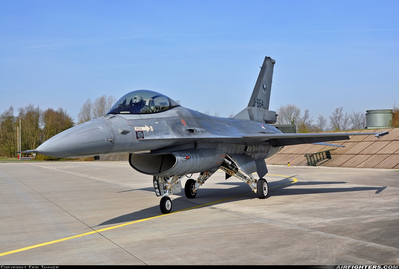 Netherlands - Air Force General Dynamics F-16AM Fighting Falcon J-864 at Uden - Volkel (UDE / EHVK), Netherlands