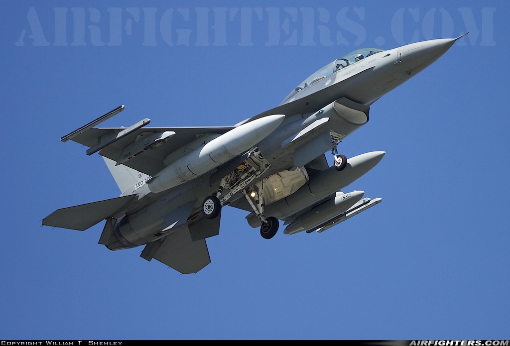 USA - Air Force General Dynamics F-16D Fighting Falcon 87-0381 at Portland - Int. (PDX / KPDX), USA