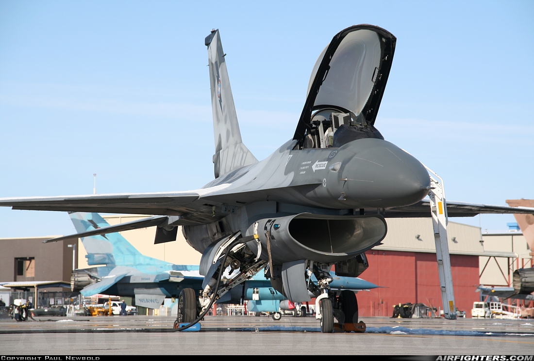 USA - Navy General Dynamics F-16A Fighting Falcon 920408 at Fallon - Fallon NAS (NFL / KNFL), USA