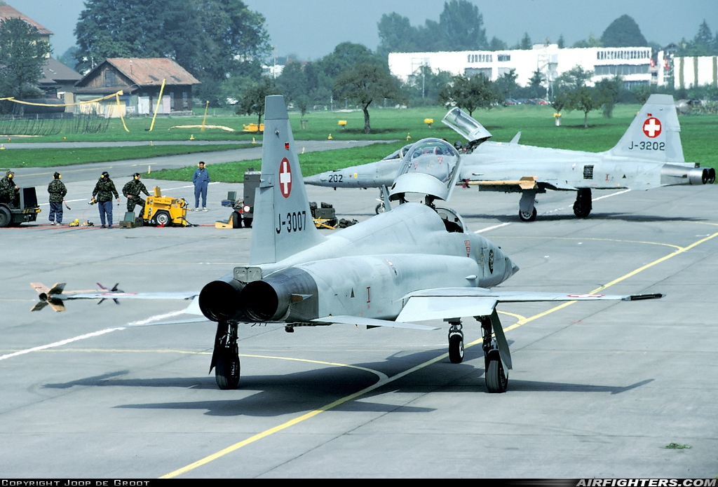 Switzerland - Air Force Northrop F-5E Tiger II J-3007 at Mollis (LSMF), Switzerland