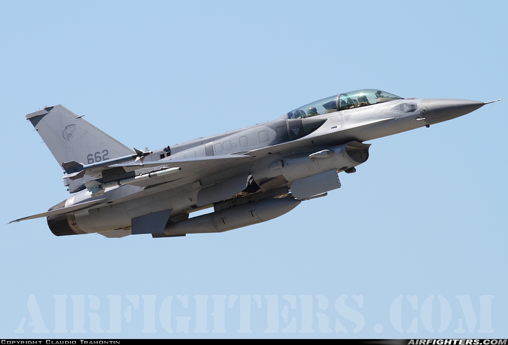 Singapore - Air Force General Dynamics F-16D Fighting Falcon 662 at Orange - Caritat (XOG / LFMO), France