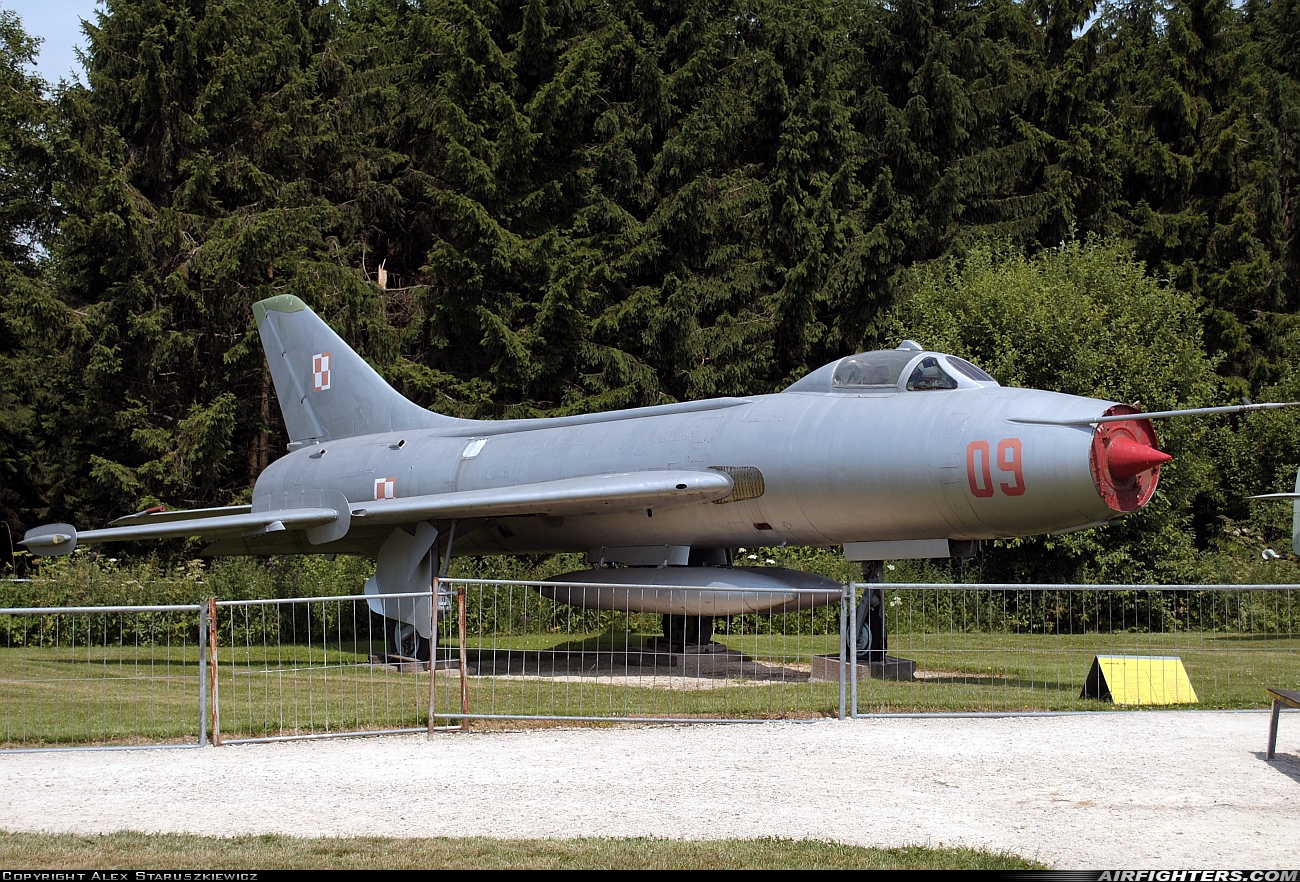 Poland - Air Force Sukhoi Su-7BM 09 RED at Off-Airport - Hermeskeil, Germany