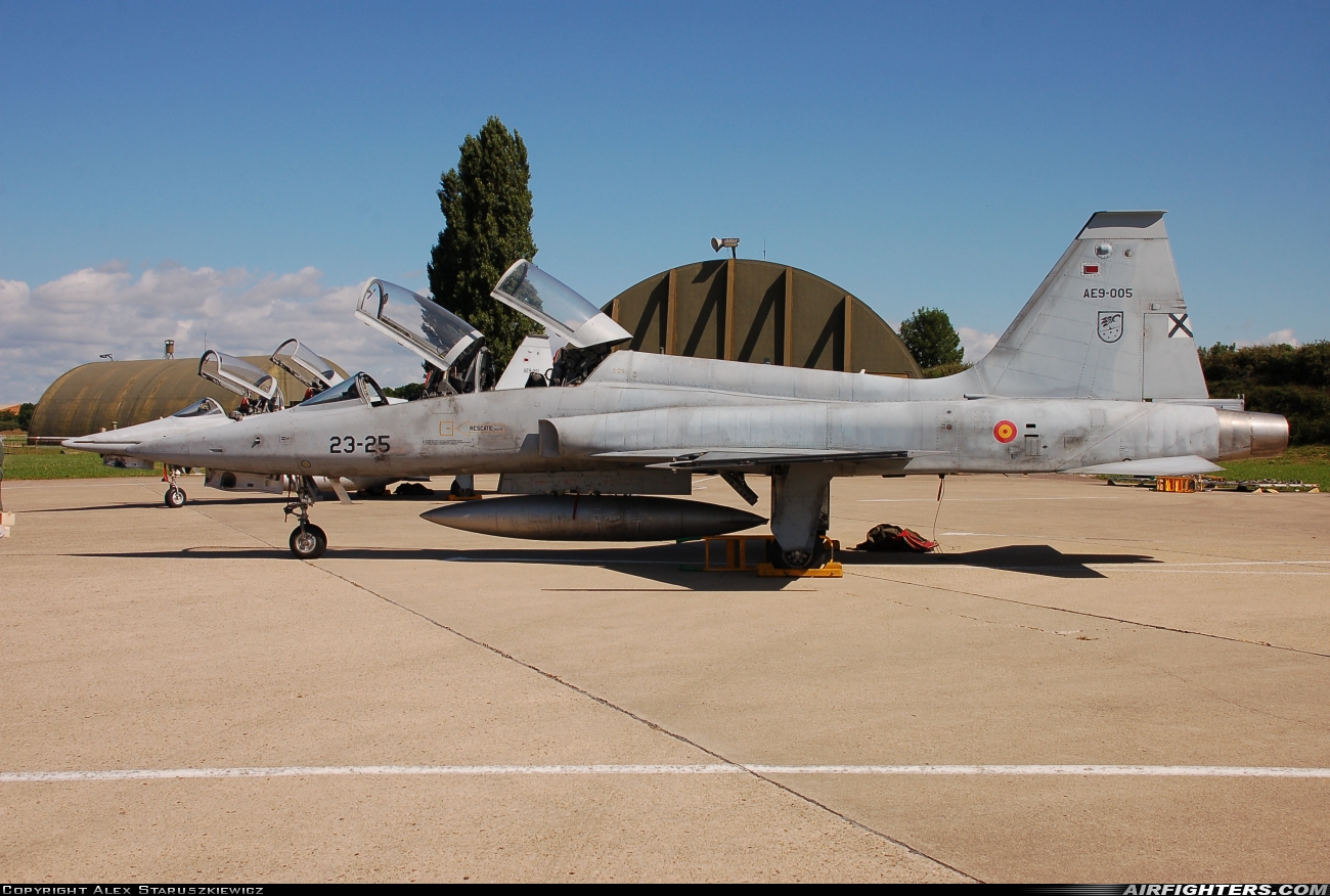Spain - Air Force Northrop SF-5B Freedom Fighter AE.9-005 at Dijon - Longvic (DIJ / LFSD), France