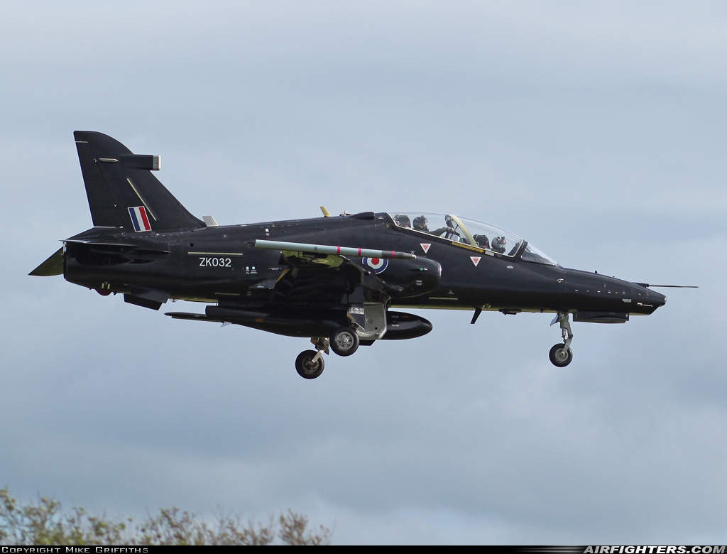 UK - Air Force BAE Systems Hawk T.2 ZK032 at Valley (EGOV), UK