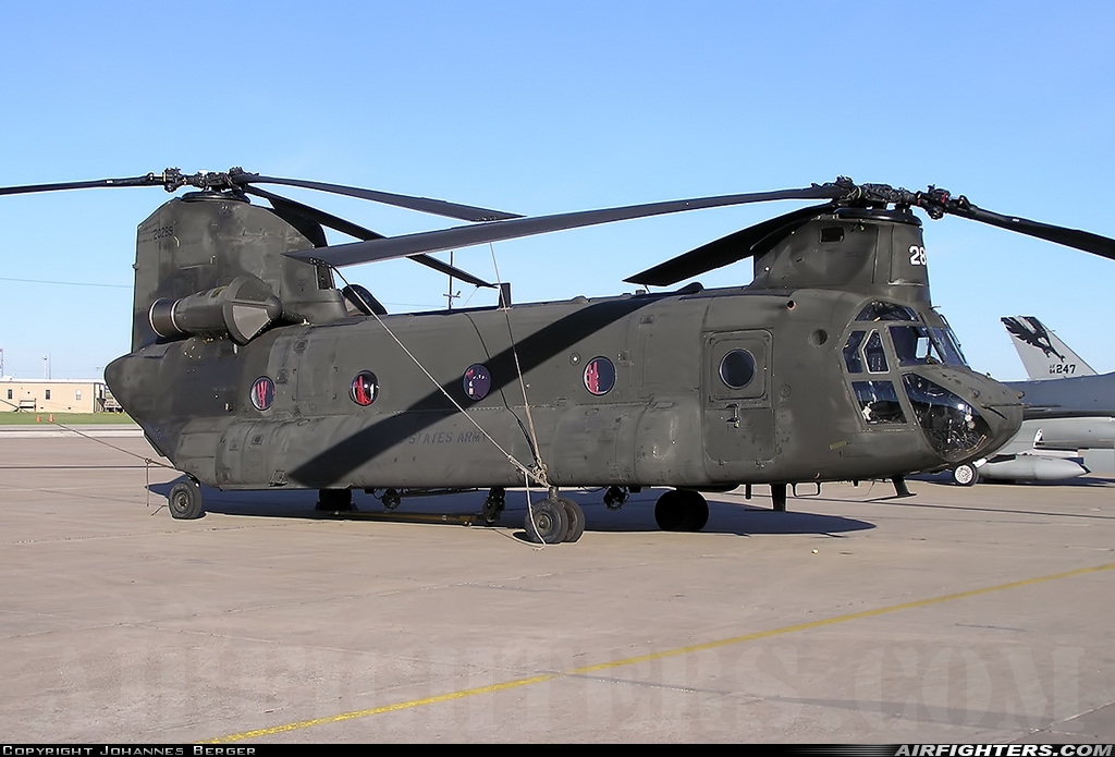 USA - Army Boeing Vertol CH-47D Chinook 92-00289 at Fort Worth - NAS JRB / Carswell Field (AFB) (NFW / KFWH), USA