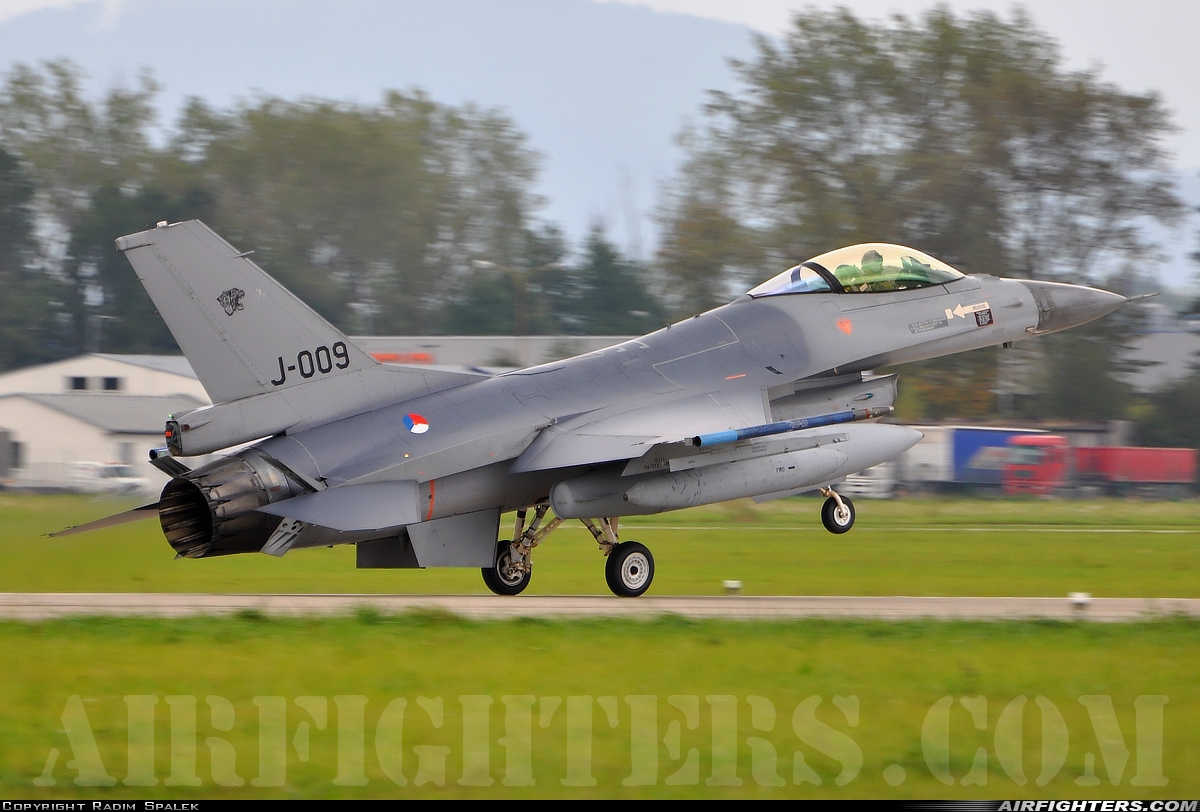 Netherlands - Air Force General Dynamics F-16AM Fighting Falcon J-009 at Ostrava - Mosnov (OSR / LKMT), Czech Republic