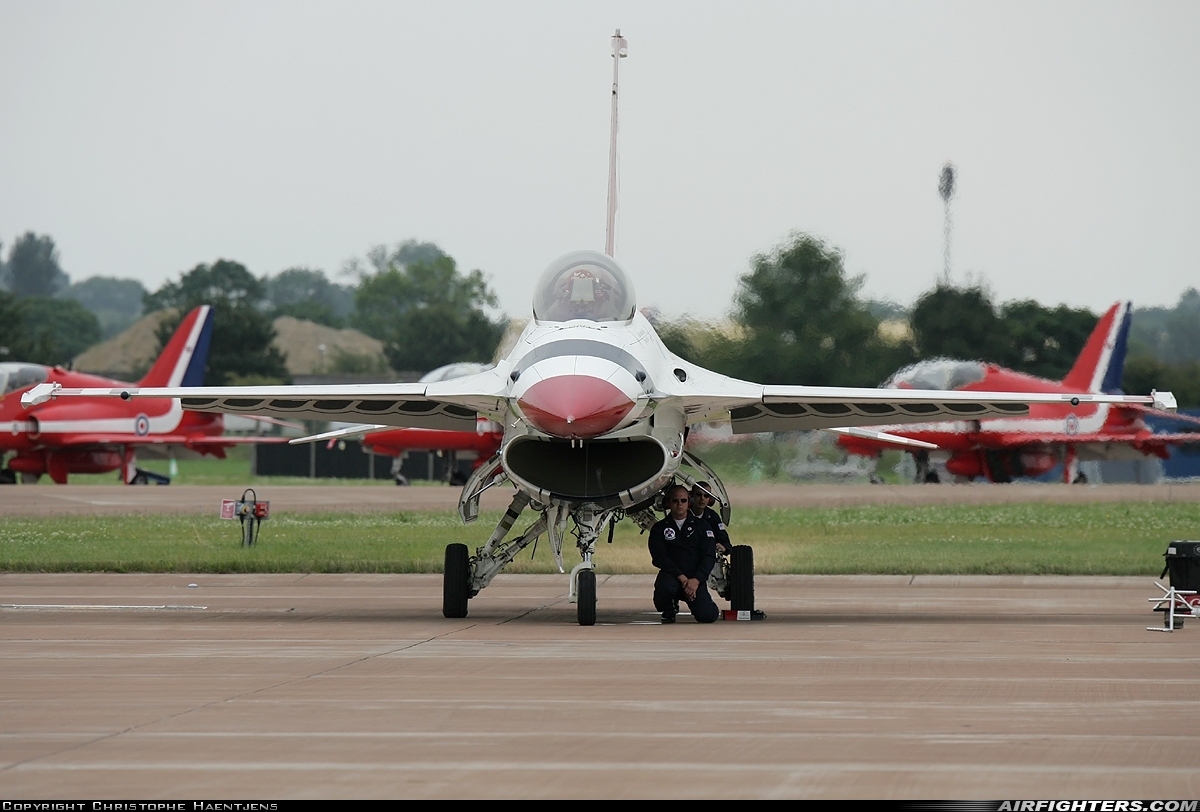 USA - Air Force General Dynamics F-16C Fighting Falcon 87-0323 at Fairford (FFD / EGVA), UK