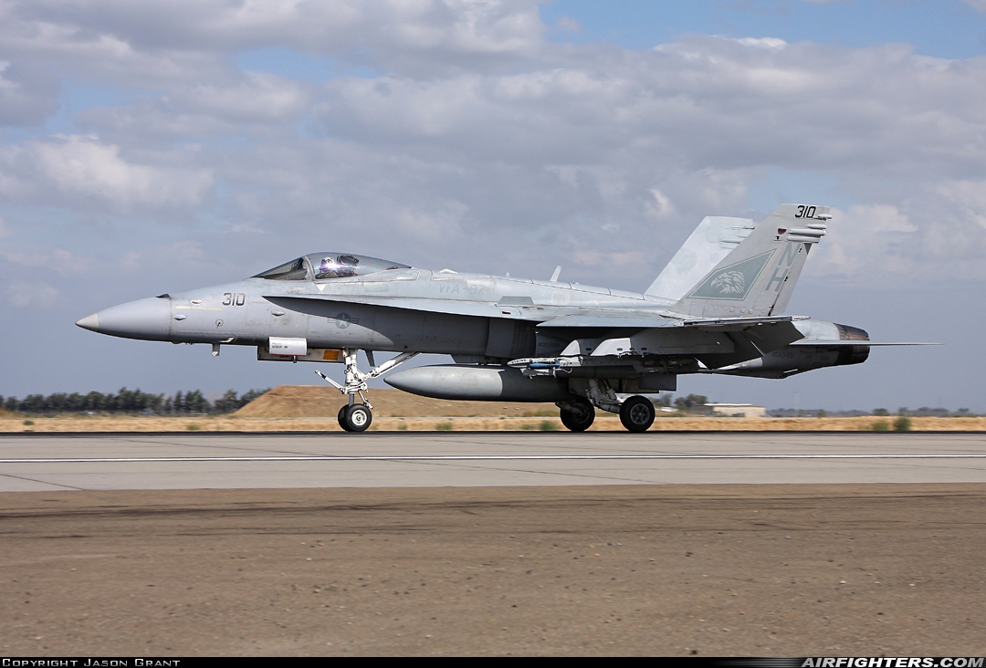 USA - Navy McDonnell Douglas F/A-18C Hornet 164048 at Lemoore - NAS / Reeves Field (NLC), USA