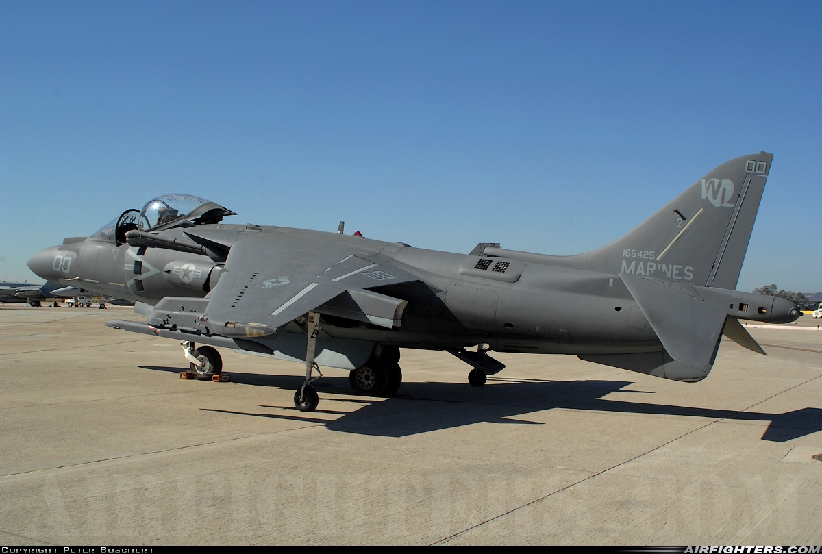 USA - Marines McDonnell Douglas AV-8B Harrier II 165425 at San Diego - Miramar MCAS (NAS) / Mitscher Field (NKX / KNKX), USA