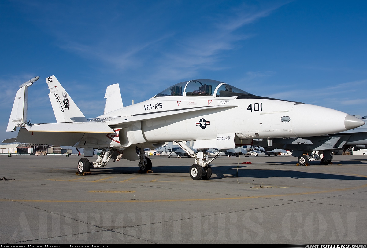 USA - Navy McDonnell Douglas F/A-18B Hornet 162885 at Lemoore - NAS / Reeves Field (NLC), USA