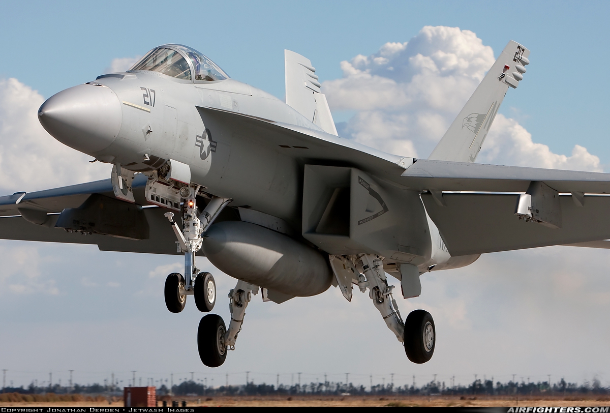 USA - Navy Boeing F/A-18E Super Hornet 166909 at Lemoore - NAS / Reeves Field (NLC), USA