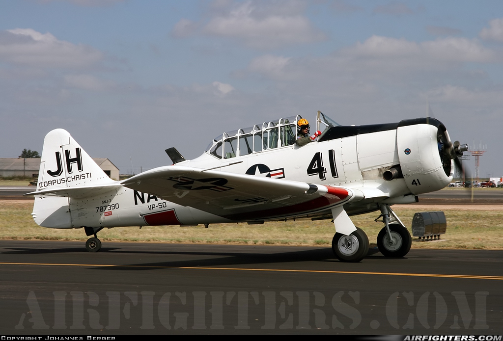 Private North American AT-6A Texan N867DL at Midland (/ Odessa) - Int. (Regional) (MAF / KMAF), USA