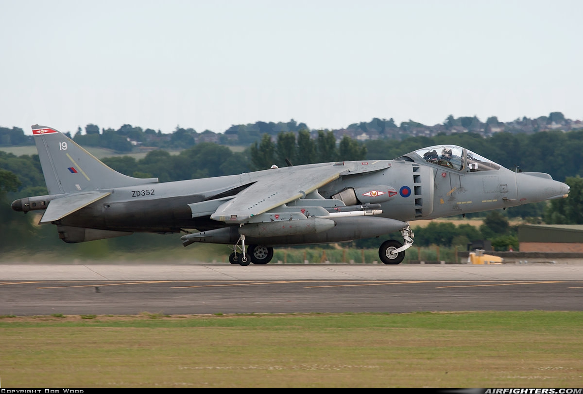 UK - Air Force British Aerospace Harrier GR.7 ZD352 at Yeovilton (YEO / EGDY), UK