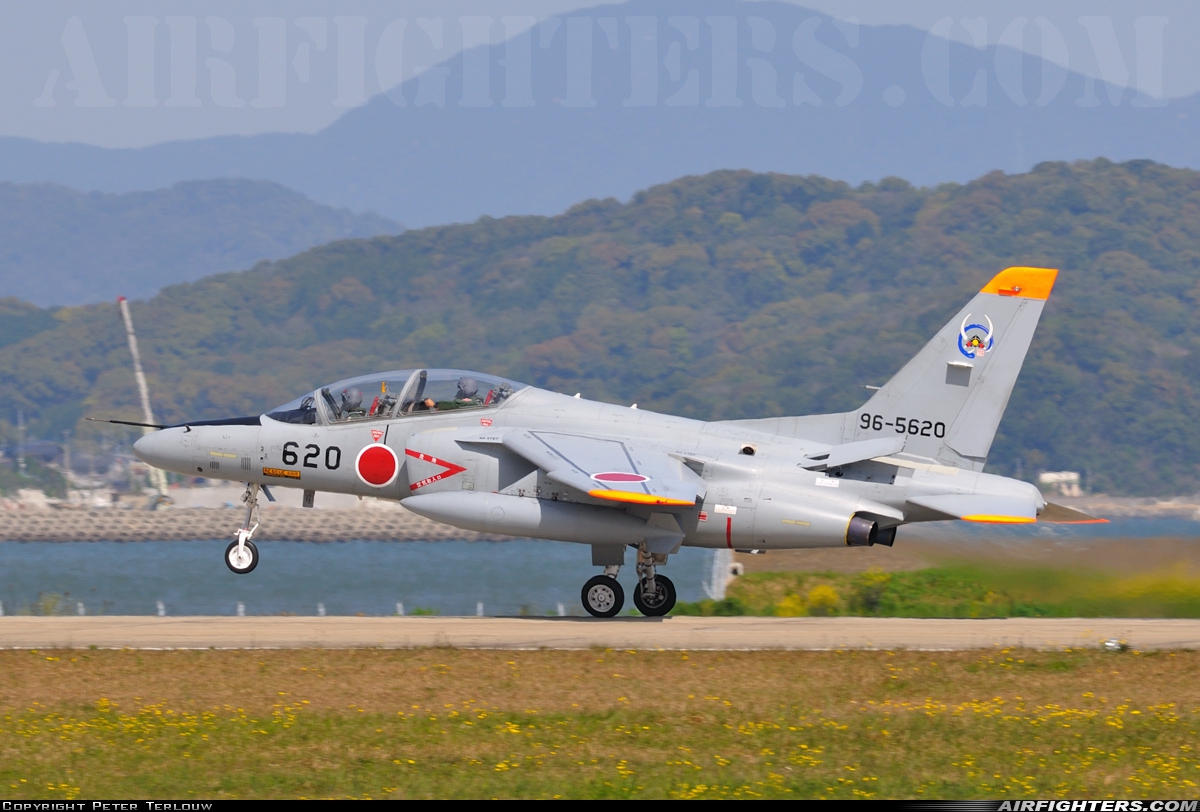 Japan - Air Force Kawasaki T-4 96-5620 at Tsuiki (RJFZ), Japan
