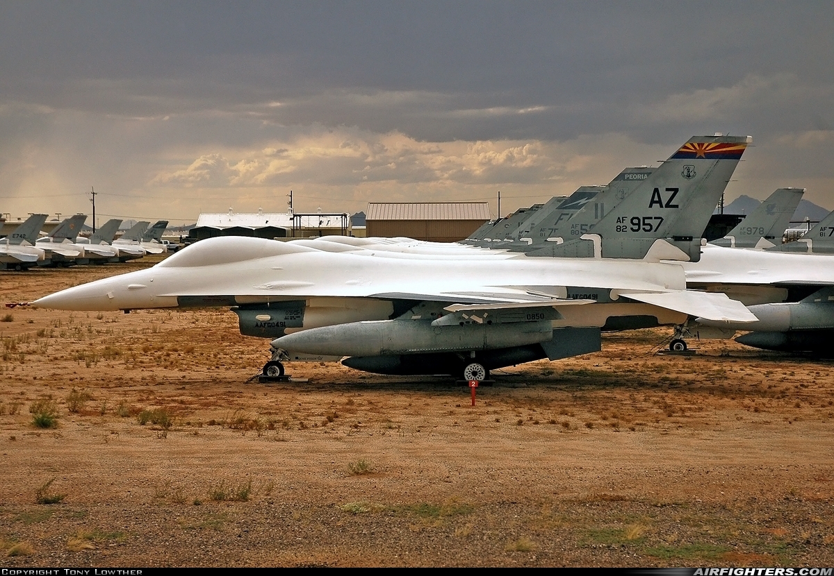 USA - Air Force General Dynamics F-16A Fighting Falcon 82-0957 at Tucson - Davis-Monthan AFB (DMA / KDMA), USA