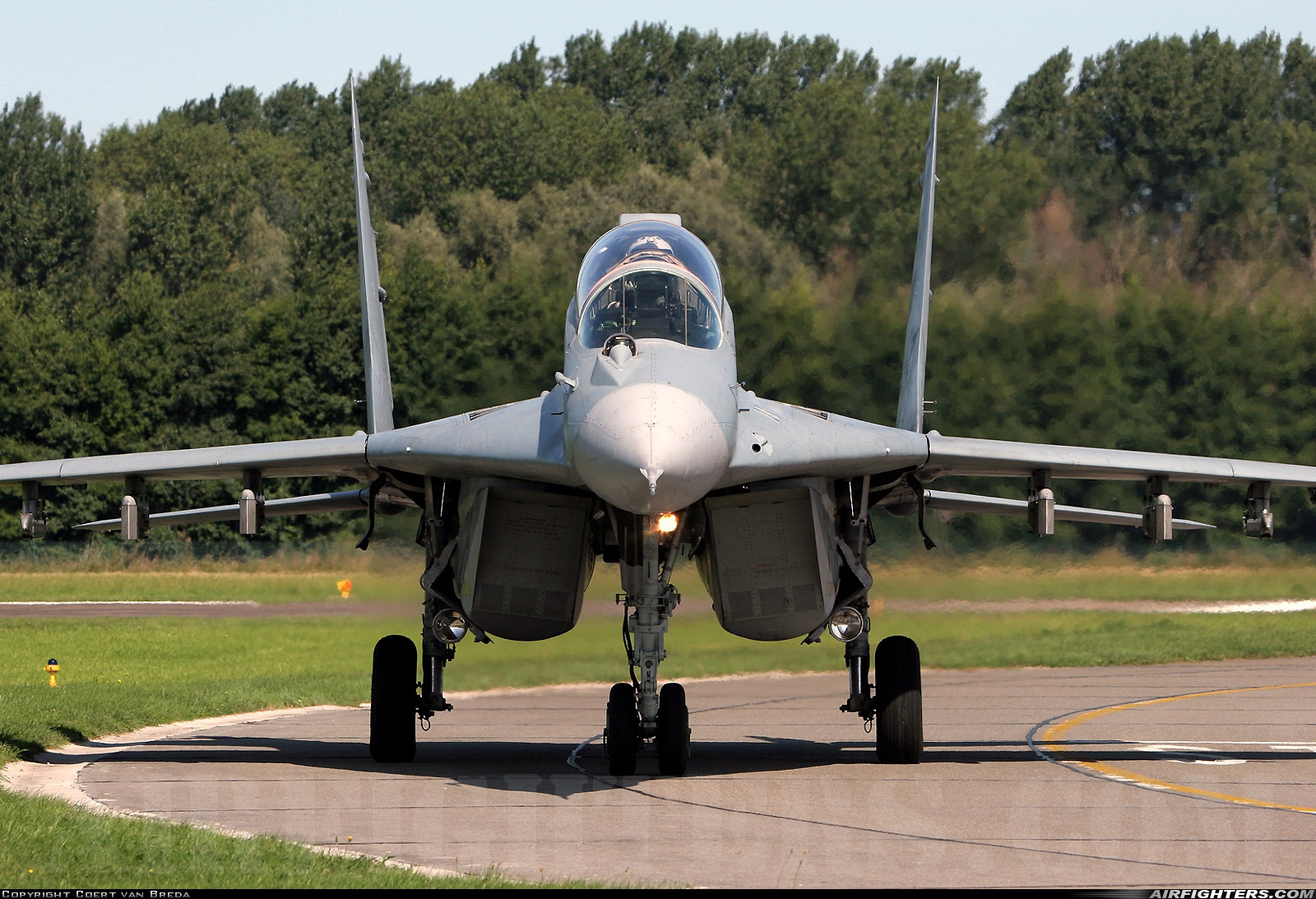 Hungary - Air Force Mikoyan-Gurevich MiG-29UB (9.51) 26 at Koksijde (EBFN), Belgium