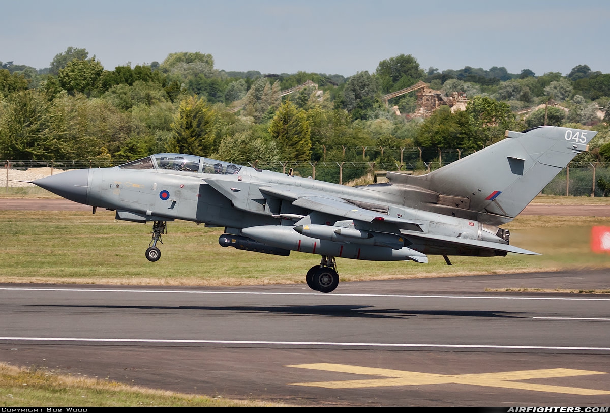 UK - Air Force Panavia Tornado GR4 ZA553 at Fairford (FFD / EGVA), UK