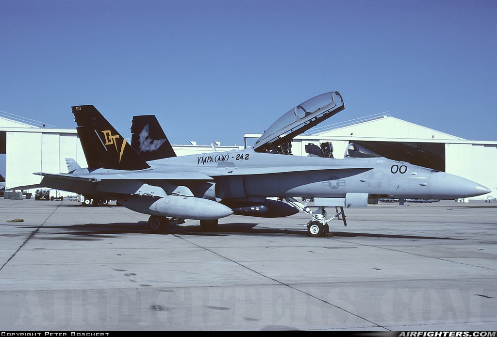USA - Marines McDonnell Douglas F/A-18D Hornet 165528 at San Diego - Miramar MCAS (NAS) / Mitscher Field (NKX / KNKX), USA