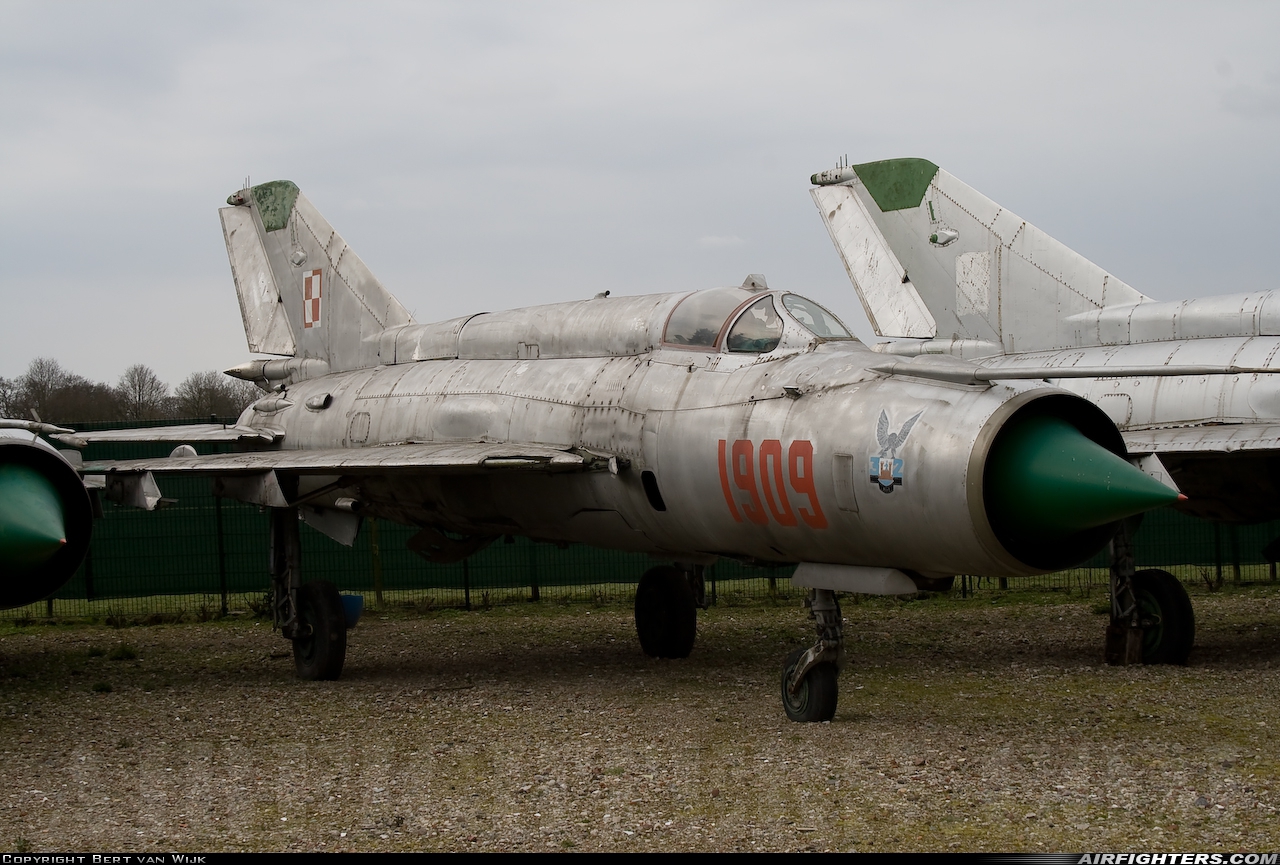 Poland - Air Force Mikoyan-Gurevich MiG-21R 1909 at Off-Airport - Kessel, Netherlands