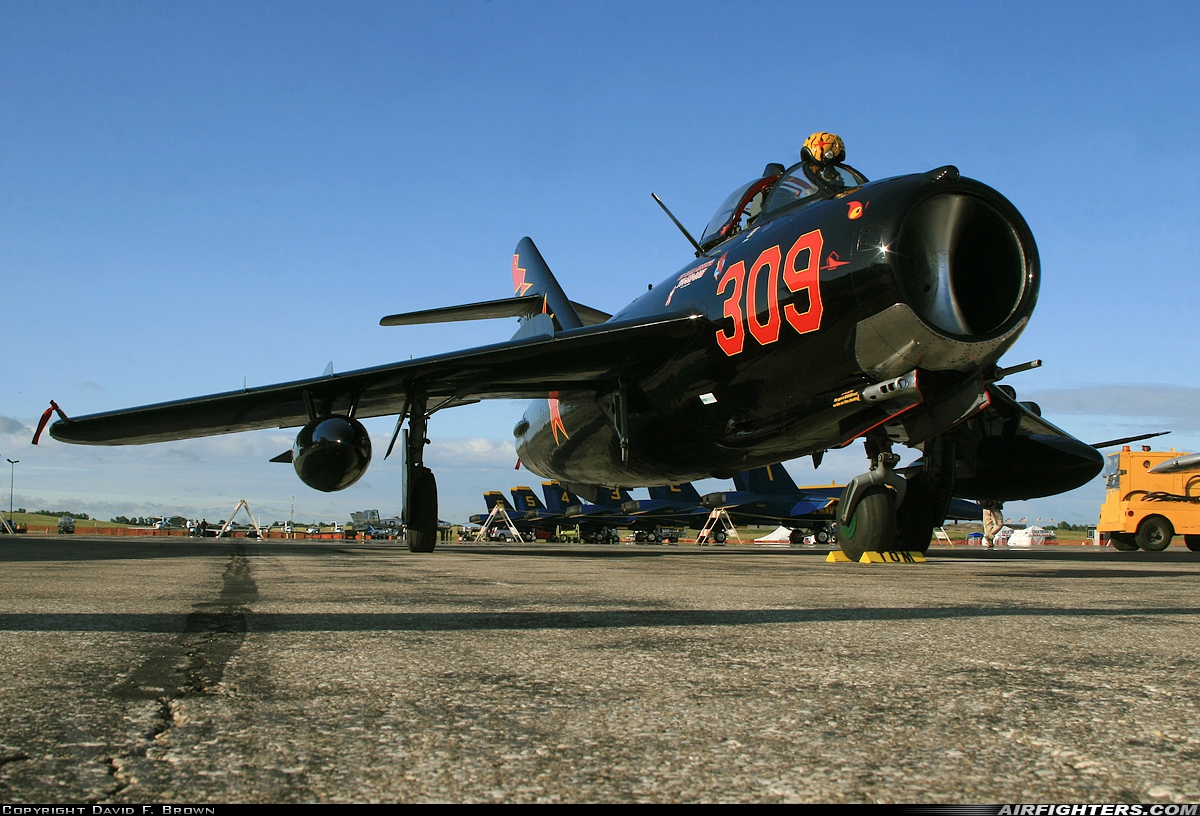 Private Mikoyan-Gurevich MiG-17T N406DM at Detroit - Willow Run (YIP / KYIP), USA