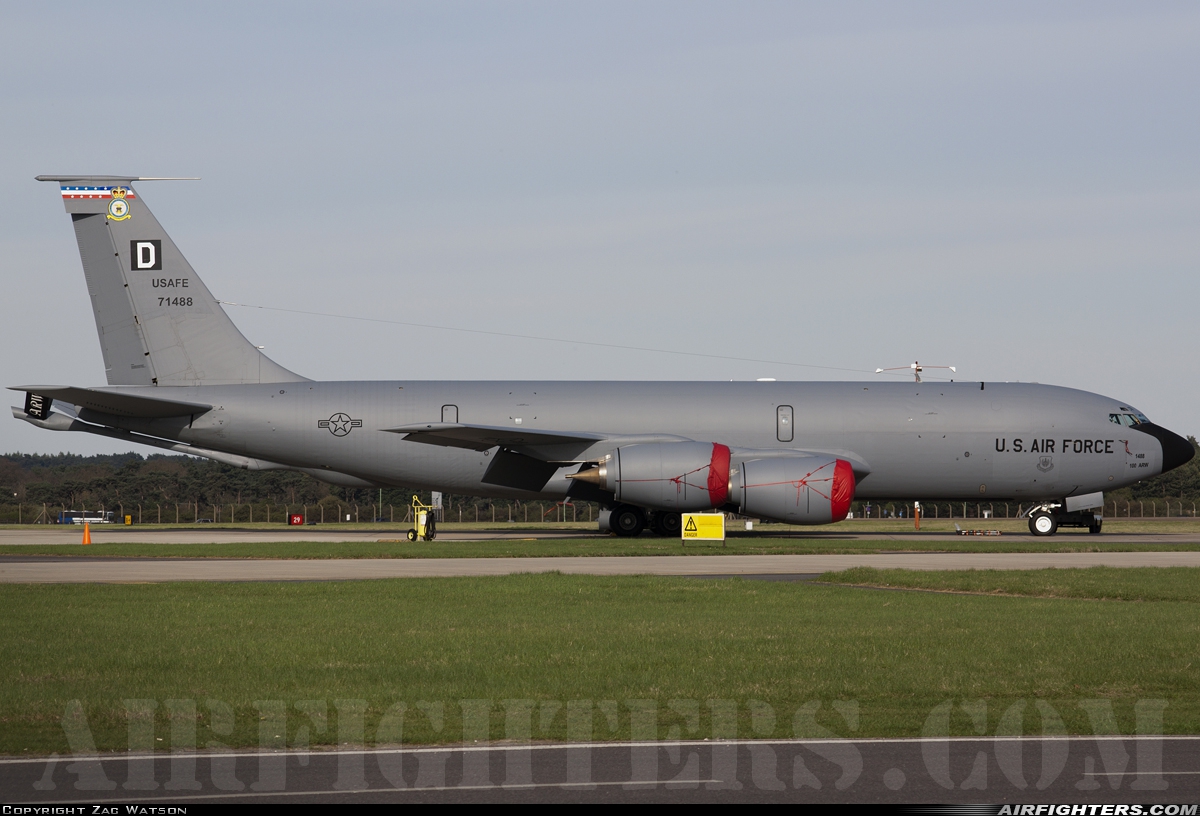 USA - Air Force Boeing KC-135R Stratotanker (717-148) 57-1488 at Mildenhall (MHZ / GXH / EGUN), UK