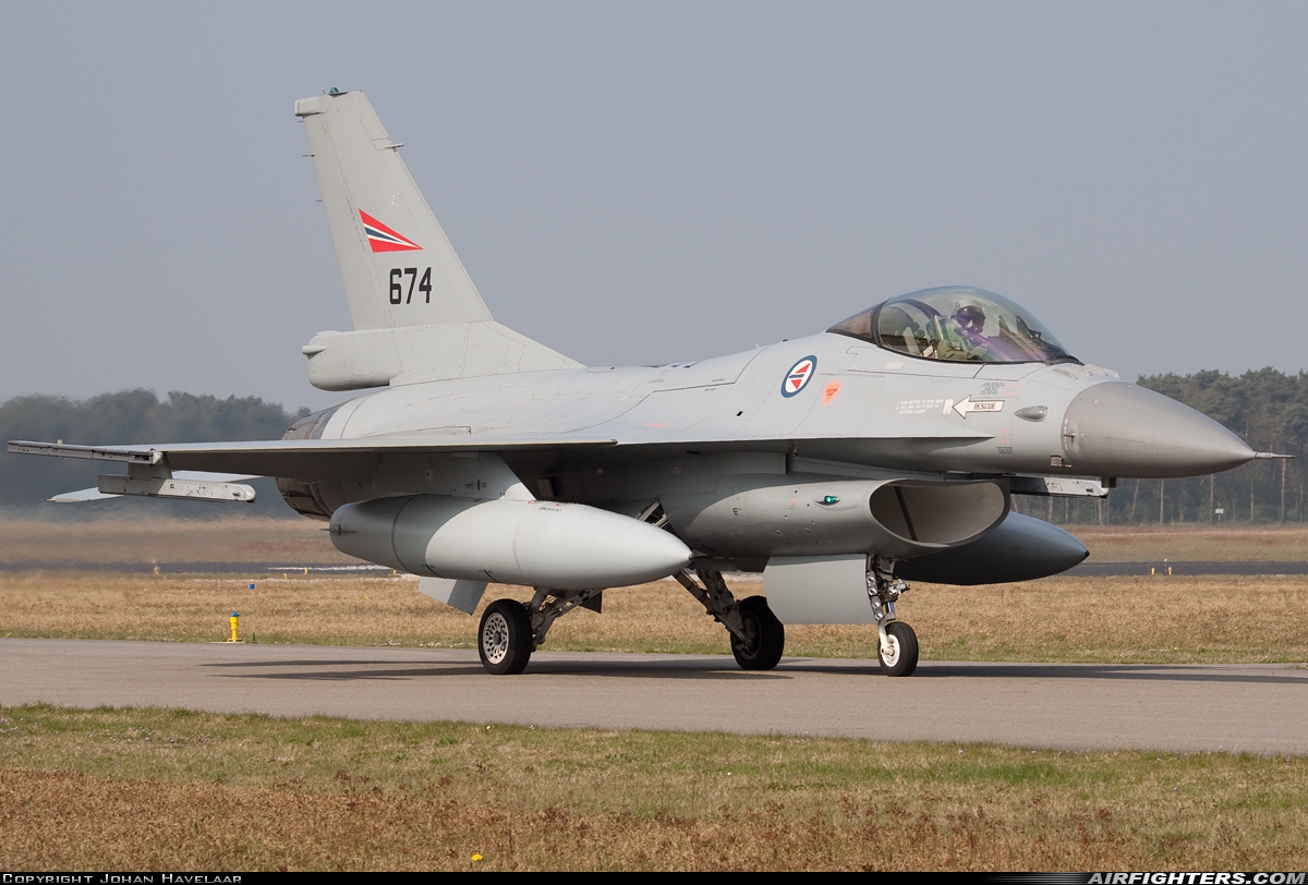 Norway - Air Force General Dynamics F-16AM Fighting Falcon 674 at Bergen op Zoom - Woensdrecht (WOE / BZM / EHWO), Netherlands