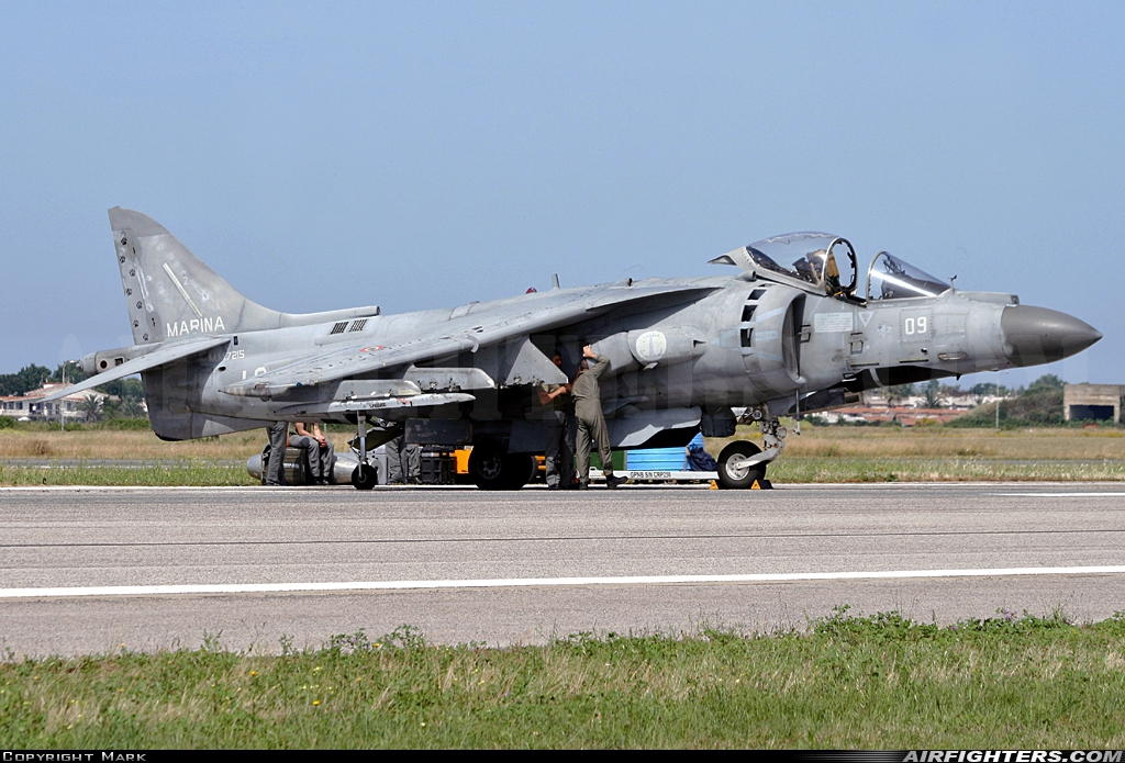 Italy - Navy McDonnell Douglas AV-8B+ Harrier ll MM7215 at Pratica di Mare (- Mario de Bernardi) (LIRE), Italy