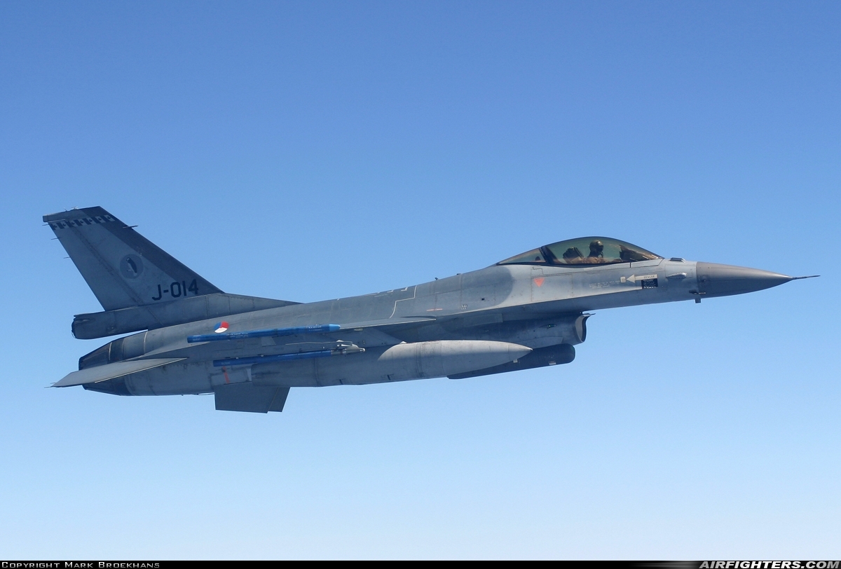Netherlands - Air Force General Dynamics F-16AM Fighting Falcon J-014 at In Flight, International Airspace