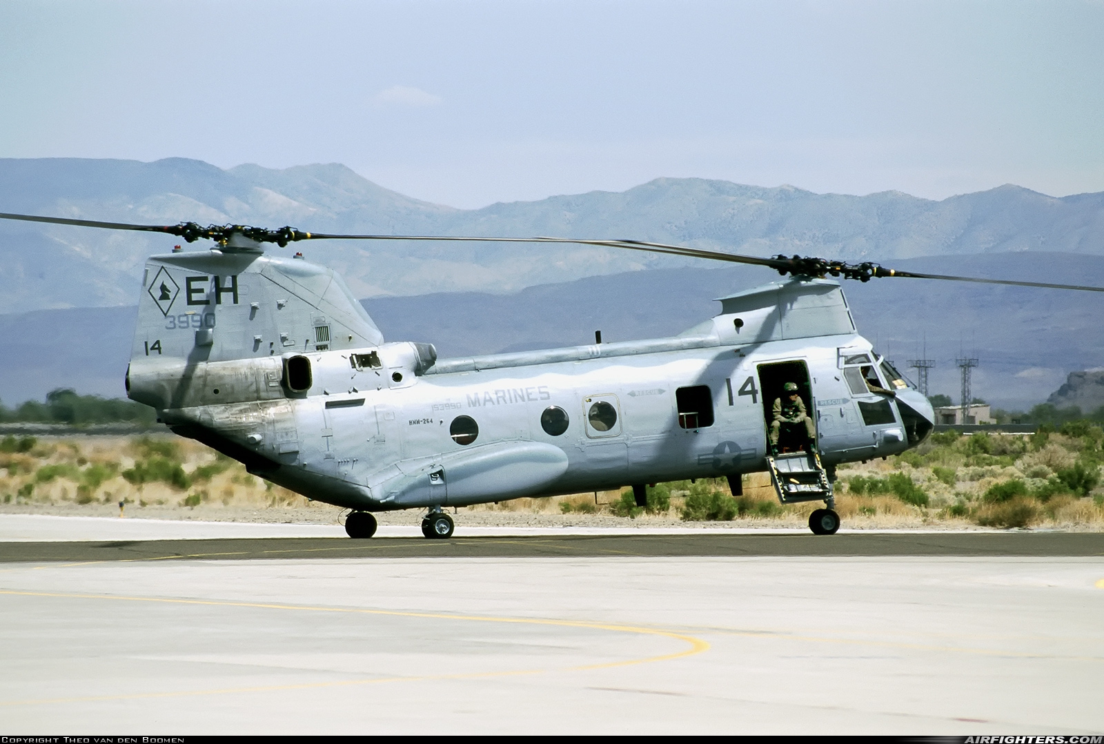 USA - Marines Boeing Vertol CH-46E Sea Knight (107-II) 153990 at Fallon - Fallon NAS (NFL / KNFL), USA