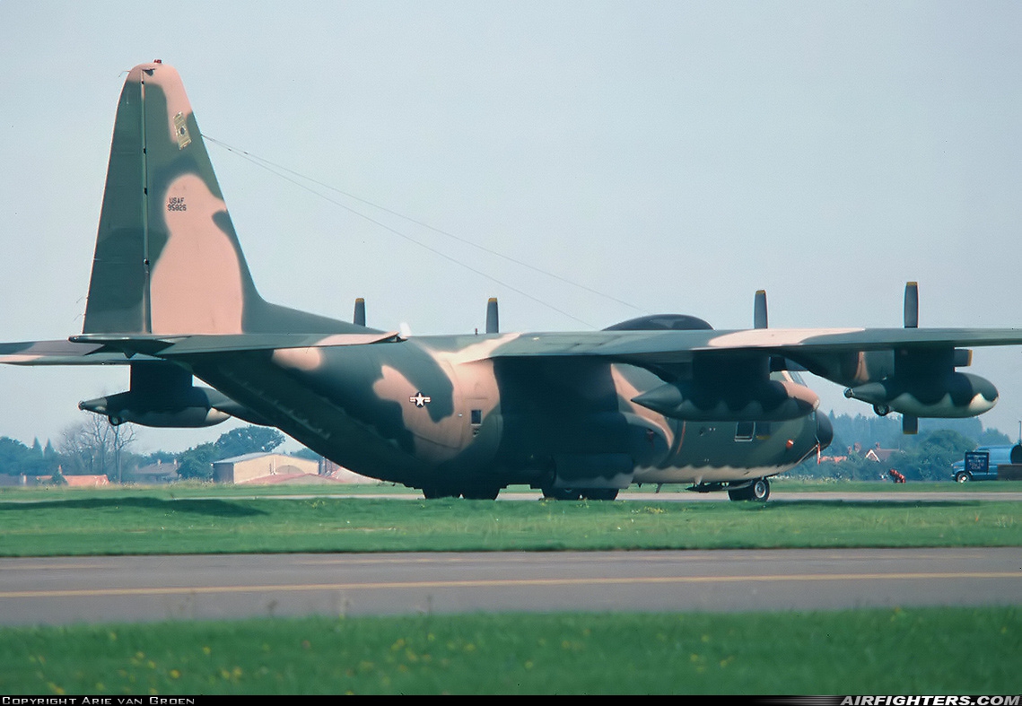 USA - Air Force Lockheed HC-130N Hercules (L-382) 69-5826 at Mildenhall (MHZ / GXH / EGUN), UK