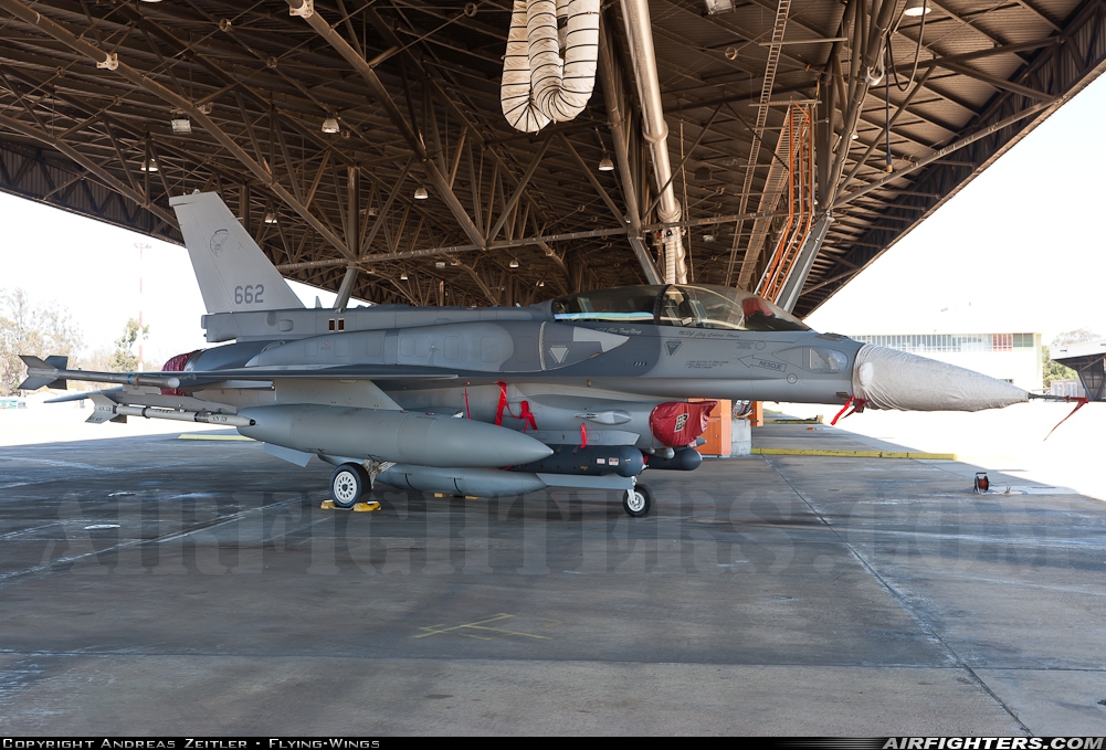 Singapore - Air Force General Dynamics F-16D Fighting Falcon 662 at Amberley (YAMB), Australia