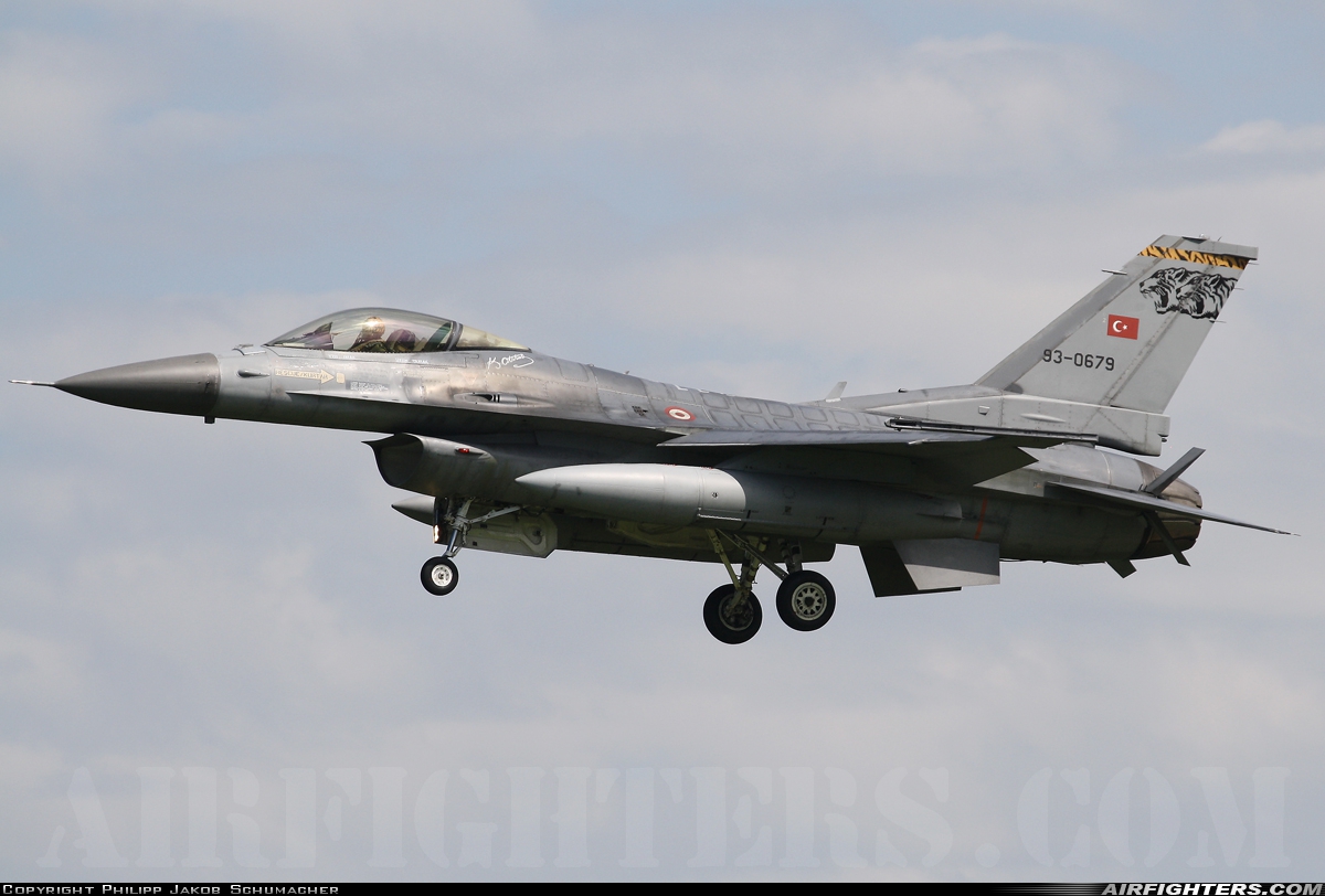 Türkiye - Air Force General Dynamics F-16C Fighting Falcon 93-0679 at Cambrai - Epinoy (LFQI), France