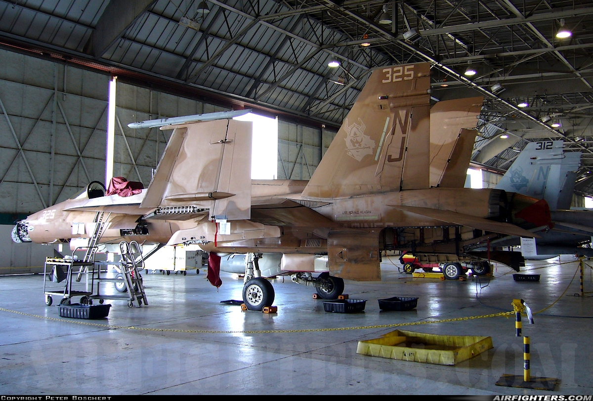 USA - Navy McDonnell Douglas F/A-18B Hornet 162850 at Lemoore - NAS / Reeves Field (NLC), USA